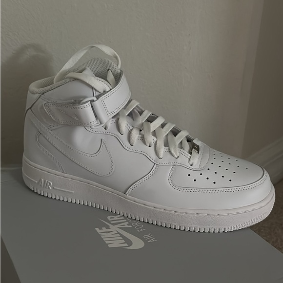 Nike Air Force 1 Mid ‘07 - Picture 3 of 3